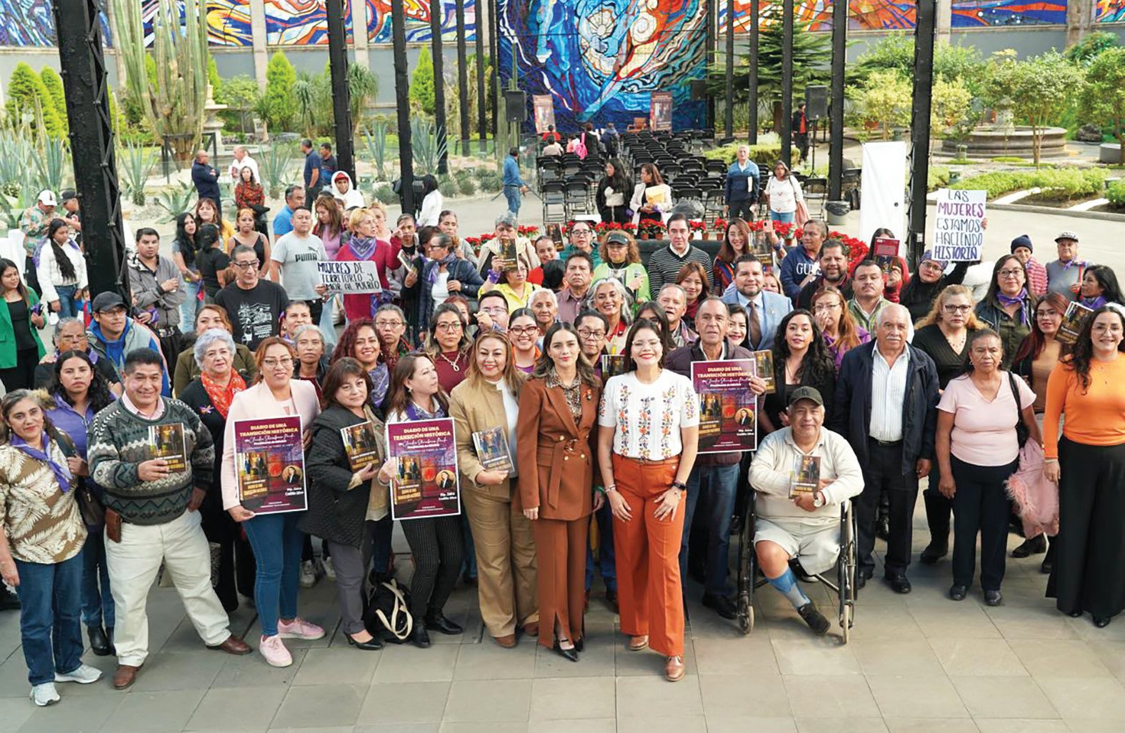 Zaira Cedillo con colectivos y familias en el Congreso